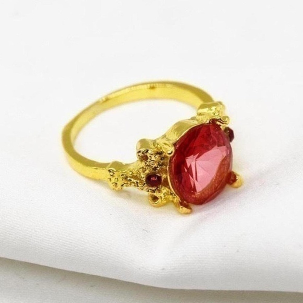 Red Crystal Ring - Gold Tone Size 7.5 Rhinestone Faux Diamond Jewelry